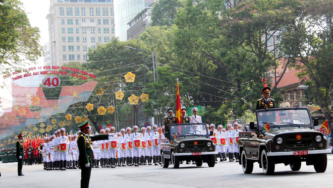 Recuerda Vietnam la reunificación nacional con mitin y desfile militar